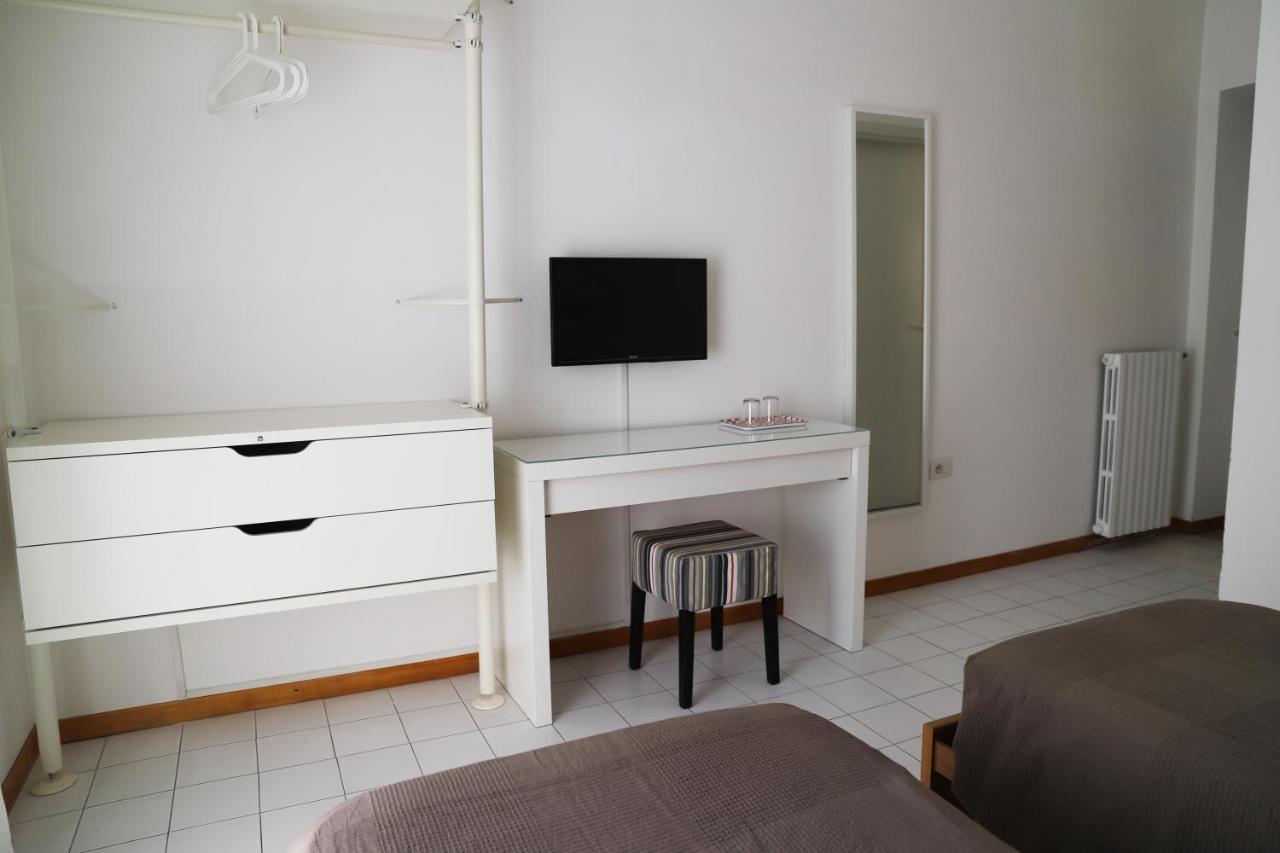 Ave Gratia Plena Hostel Salerno Ngoại thất bức ảnh