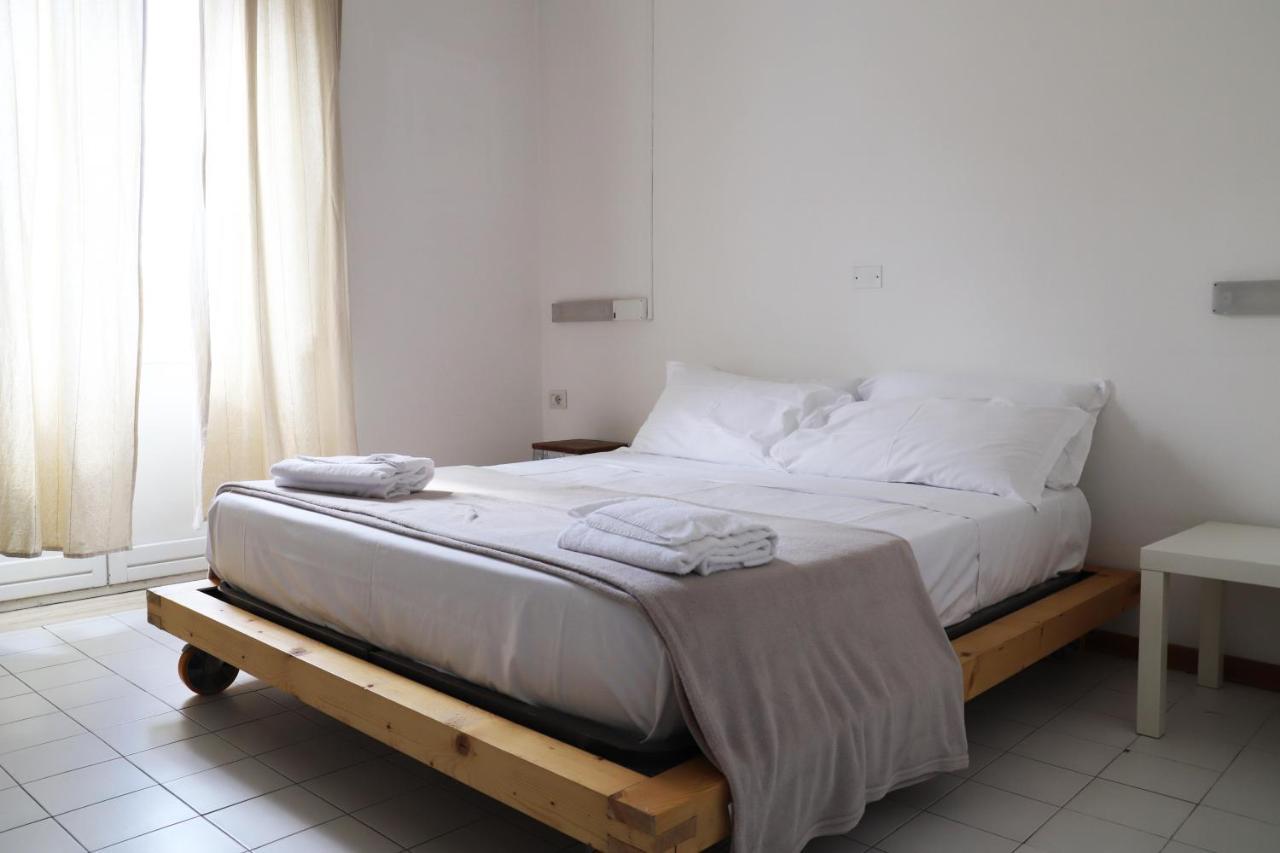 Ave Gratia Plena Hostel Salerno Ngoại thất bức ảnh