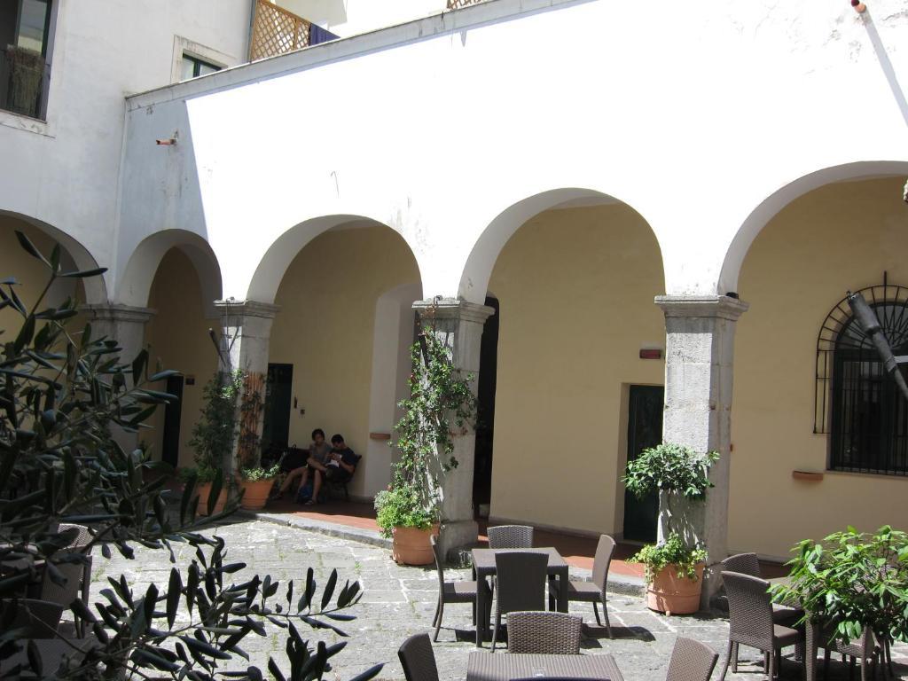 Ave Gratia Plena Hostel Salerno Ngoại thất bức ảnh