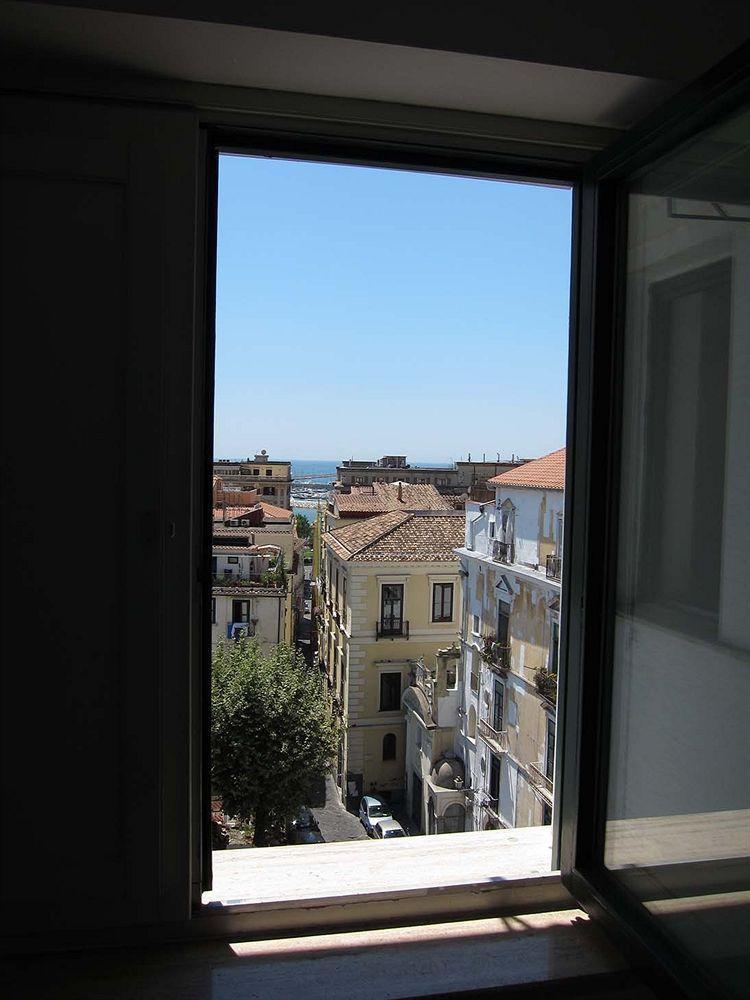 Ave Gratia Plena Hostel Salerno Ngoại thất bức ảnh
