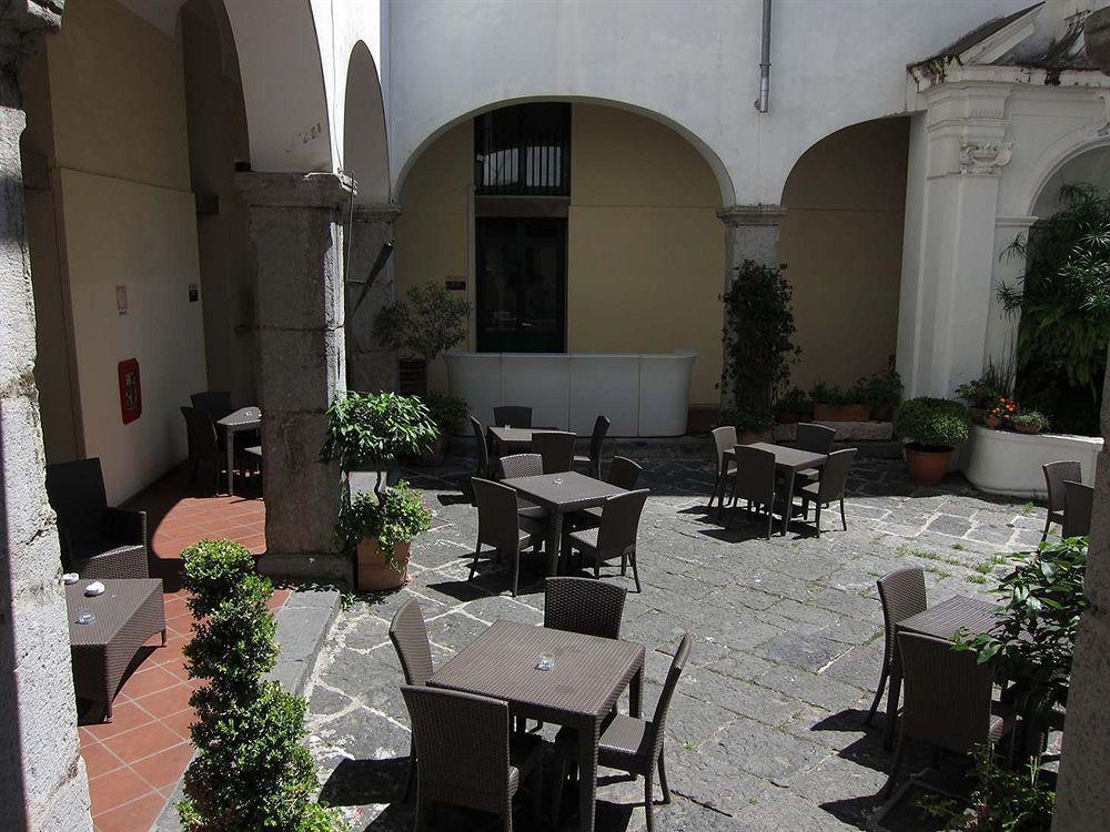 Ave Gratia Plena Hostel Salerno Ngoại thất bức ảnh