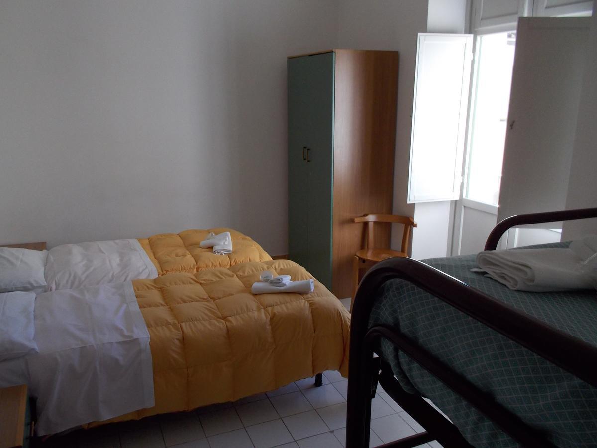 Ave Gratia Plena Hostel Salerno Ngoại thất bức ảnh