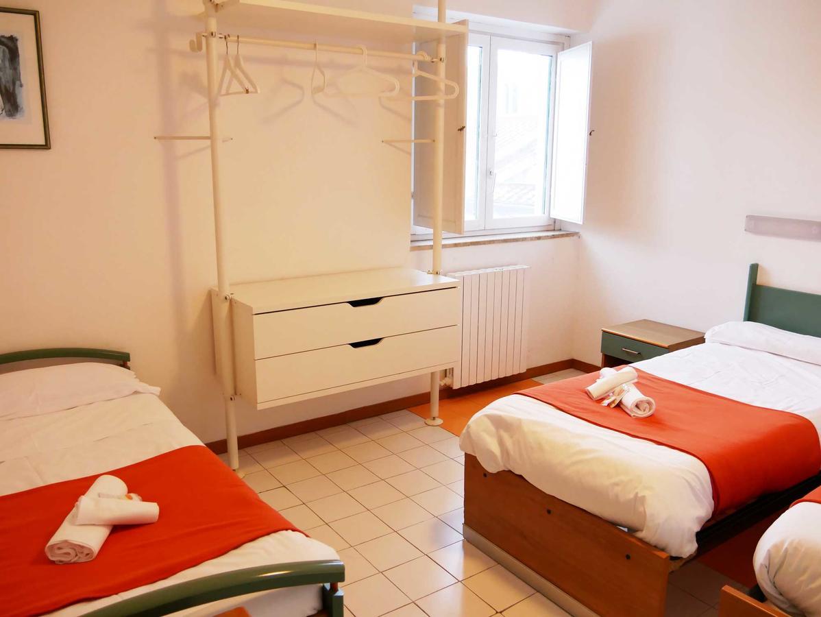 Ave Gratia Plena Hostel Salerno Ngoại thất bức ảnh