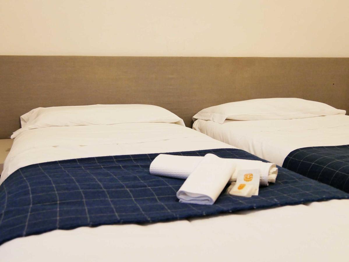 Ave Gratia Plena Hostel Salerno Ngoại thất bức ảnh