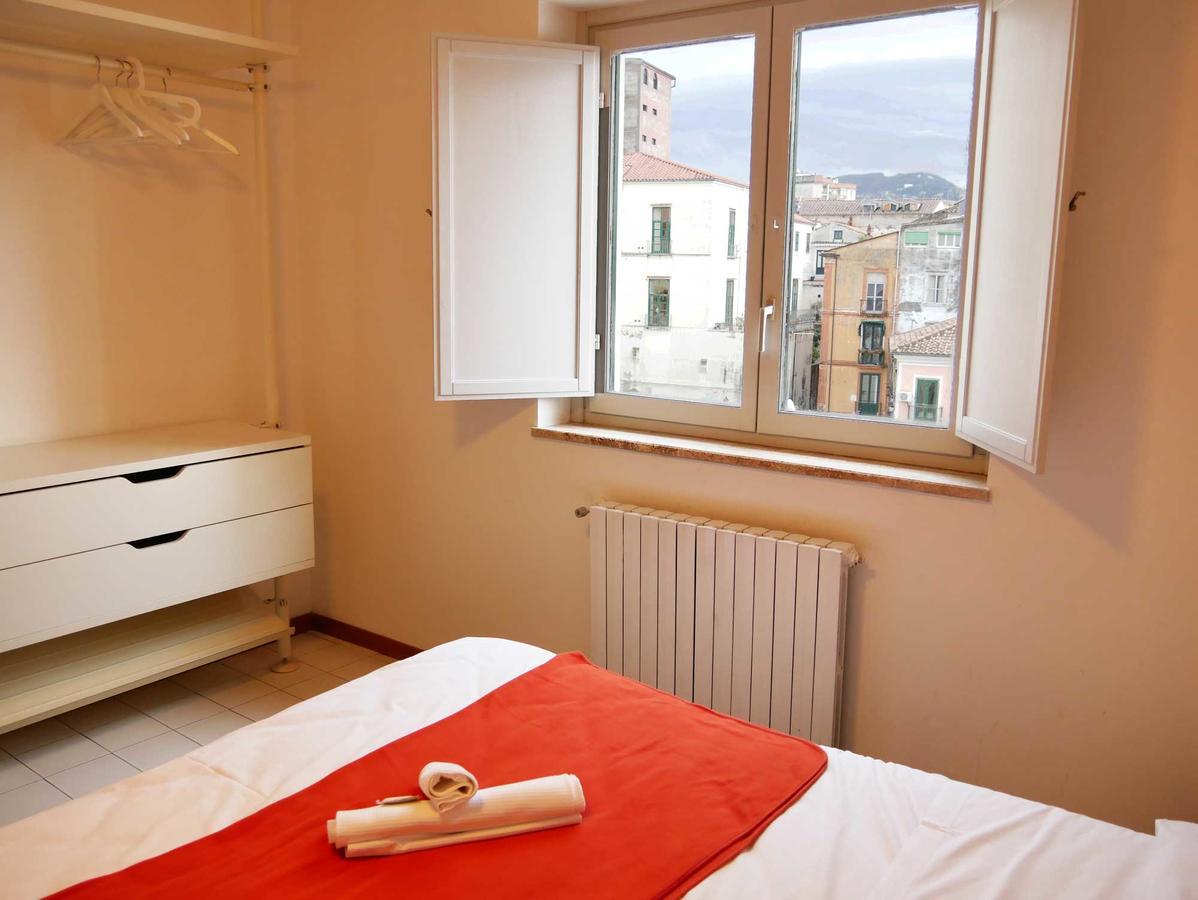Ave Gratia Plena Hostel Salerno Ngoại thất bức ảnh