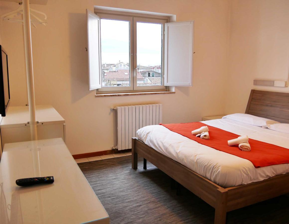 Ave Gratia Plena Hostel Salerno Ngoại thất bức ảnh
