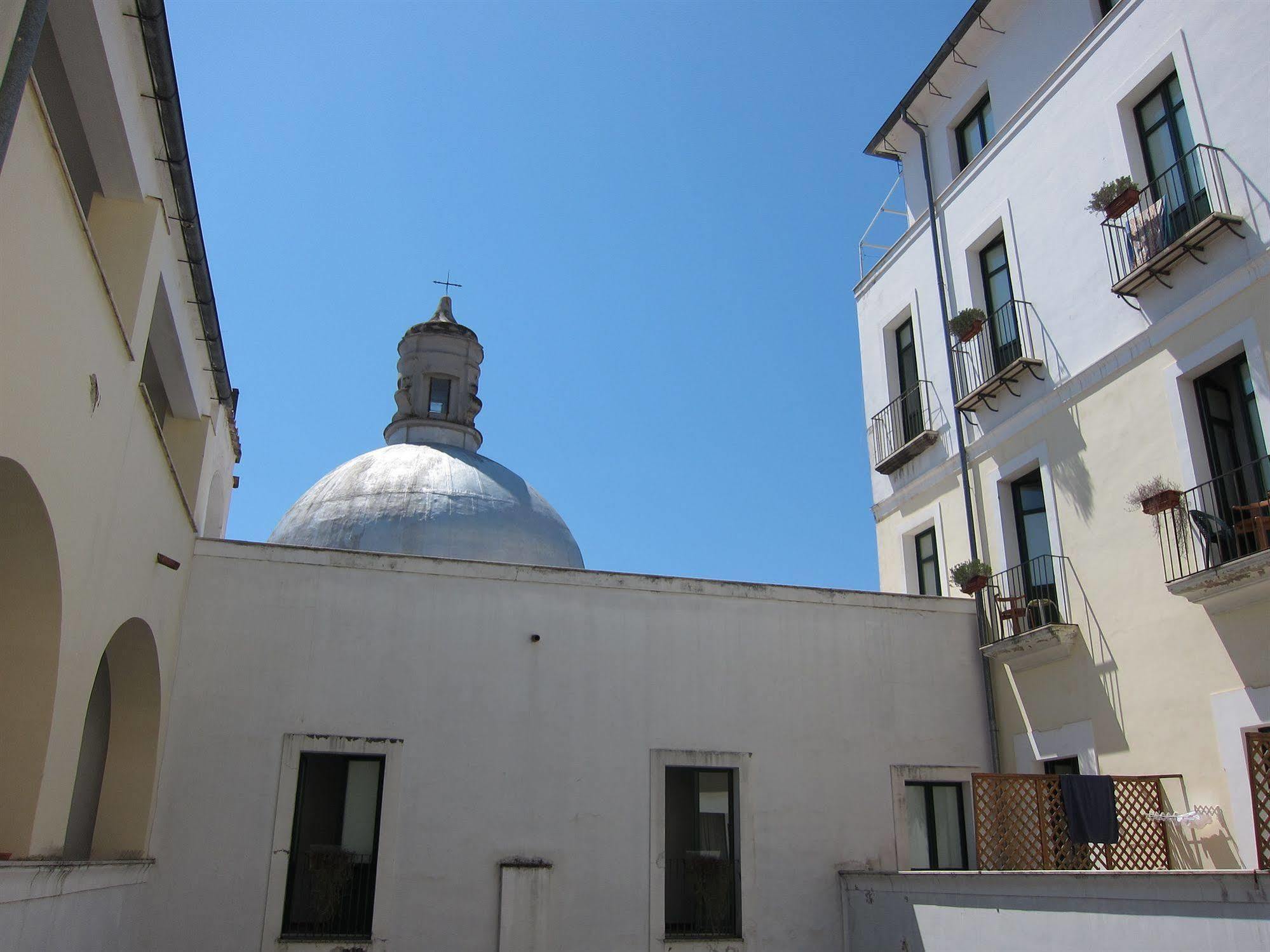 Ave Gratia Plena Hostel Salerno Ngoại thất bức ảnh